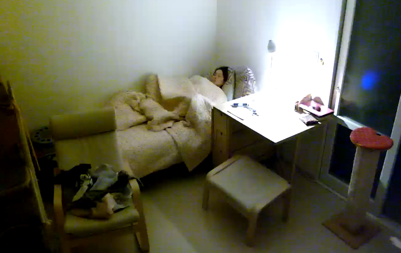 盖着被子  悄悄安慰自己